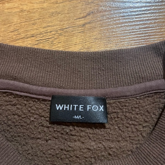 White Fox Brown Crewneck - Picture 3 of 3